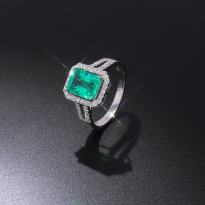 Starsgem 18K Excellent Hydrothermal Emerald High Quality VVS moissanite Ring 